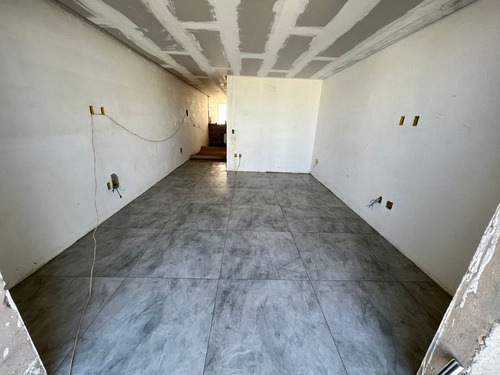 Imagem 14 de 22 de Ótima Casa Triplex De 3 Quartos No Xangrilá ! - 4208
