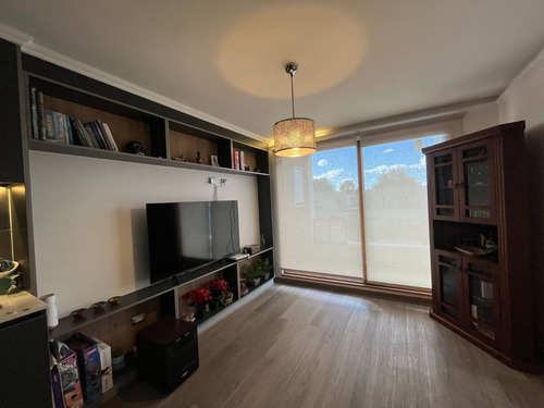 Venta De Moderno Funcional Departamento En Edificio Lumity