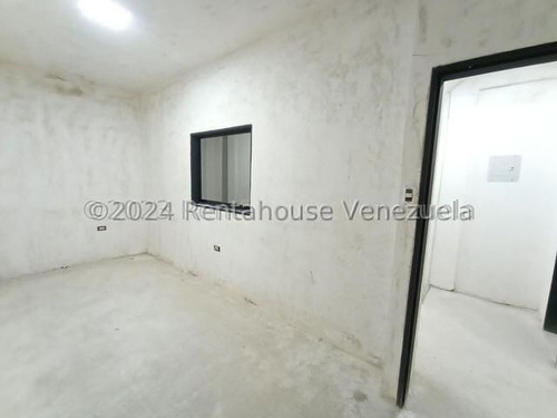 Twonhouse En Obra Blanca, Con Sus Conexiones Electricas En Las Amazonas 24-13863 Irrr