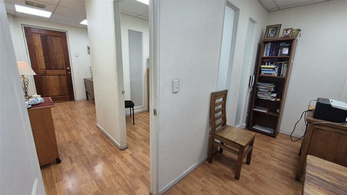 Cómoda Oficina De 2 Privados Y Un Baño En Pleno Centro De Sa