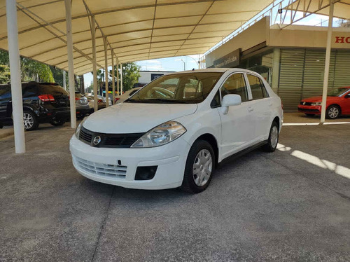 Imagen 1 de 14 de Nissan Tiida 2015 4p Sedán Sense L4/1.8 Man