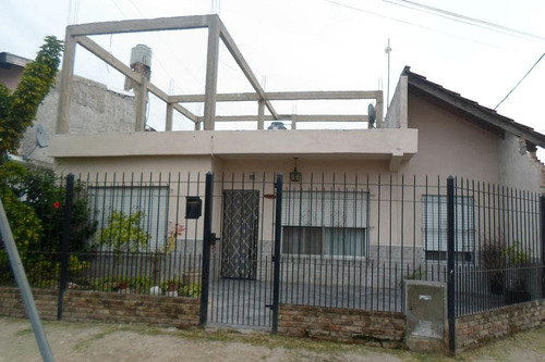 Casa En Venta - 3 Dormitorios 1 Baño - Cochera - 195mts2 - Quilmes