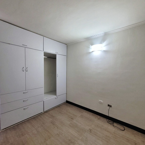Imagen 8 de 13 de Townhouse Equipado/c.r Ciudad Real, Barcelona