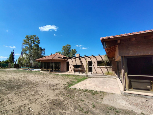 Se Vende Casa En Barrio La Colina,chacras De Coria