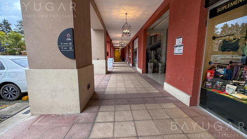 Alquiler Local En Pueblo Caamaño / Pilar - Centro Comercial Sobre Av. Caamaño