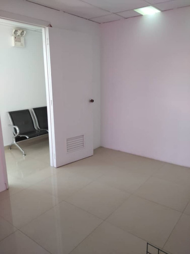 Imagen 4 de 14 de Local Comercial En Centro Diagnóstico Del Norte Ubicado En Urb. Las Quintas De Naguanagua