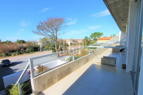 Apartamento En La Barra, 2 Dormitorios -ref:17201