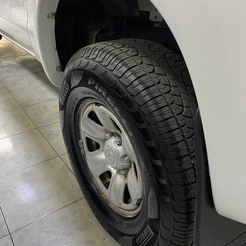 Imagen 4 de 6 de Toyota Hilux Sr 4x2 2015