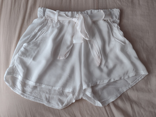 Short Blanco Con Lazo