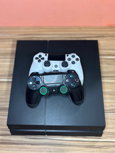 Playstation 4 Fat 500gb - Acompanha 2 Controles E 1 Jogo Preto