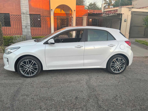 Imagen 3 de 9 de Kia Rio 2018 1.6 Ex Pack Hchback At