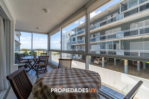 Apartamento De 3 Dormitorios En Playa Brava, Primera Linea