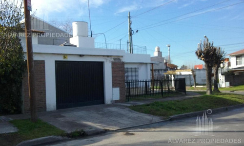 Imagen 2 de 16 de Venta De Casa En Castelar Norte - 3 Ambientes