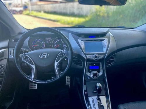 Imagem 9 de 14 de Hyundai Elantra 2014