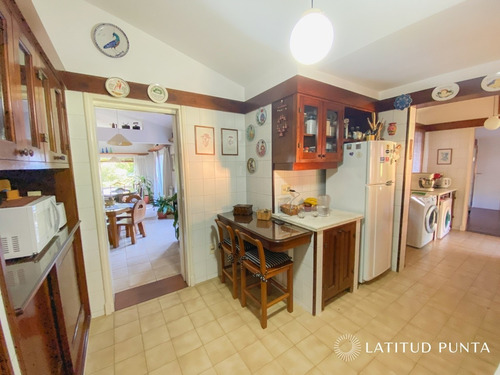 Residencia En Cantegril- Ref: 935