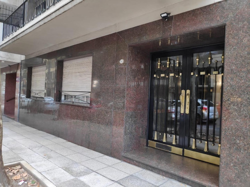 Imagen 2 de 17 de 4 Amb Con Depcia De Servicio Al Frente Con Balcon