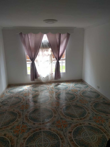 Imagen 5 de 14 de Oferta. Apartamento Recién Remodelado 4 Habitaciones!!!