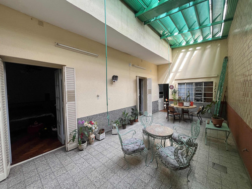Hermosa Casa 5 Ambientes En Venta *mataderos*
