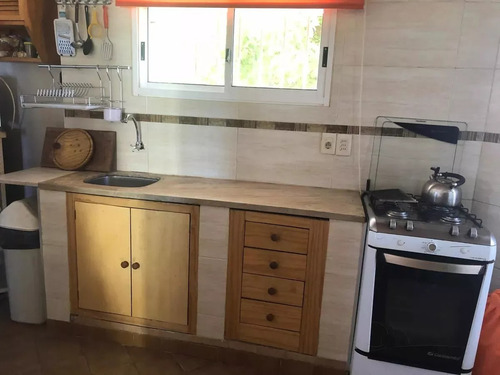 Hermosa Casa En Piriapolis Para Alquiler Con Vista Al Mar Y Barbacoa Techada A Una Cuadra Del Centro