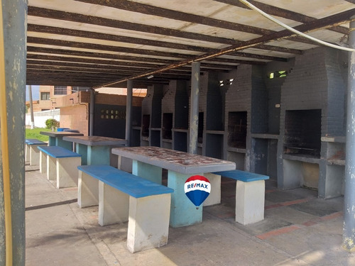 Imagen 14 de 15 de Se Vende Amplio Apartamento Planta Baja, Con Excelentes Areas Sociales, En Tucacas, Edificio Varadero Plaza.