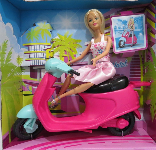 Imagen 3 de 6 de Muñeca Kiara Y Su Moto De 30 Cm Articulada Poppi Doll