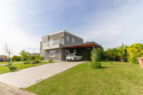 Imagen 15 de 30 de Venta Casa De Categoria A La Laguna - Escriturada Area 9 - La Mejor De San Sebastian - Permuta !!