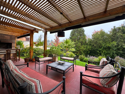 Casa En Arriendo De 7 Dorm. En Las Condes