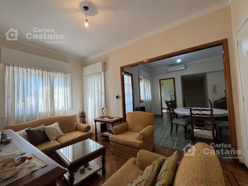 Casa En Altos De 3 Amb Con Quincho, Piscina Galpón/local Sótano.