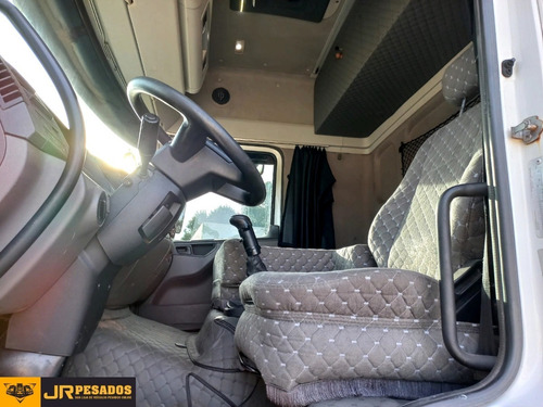 Imagem 9 de 15 de Volkswagen Constellation 25.390 Completo 6x2 Teto Alto 2014