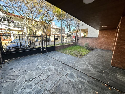 Casa En Alquiler En Vicente Lopez, Olivos - 5 Ambientes