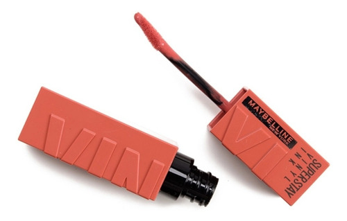 Imagen 2 de 3 de Labial Maybelline Superstay Vinyl Ink En Tono Golden
