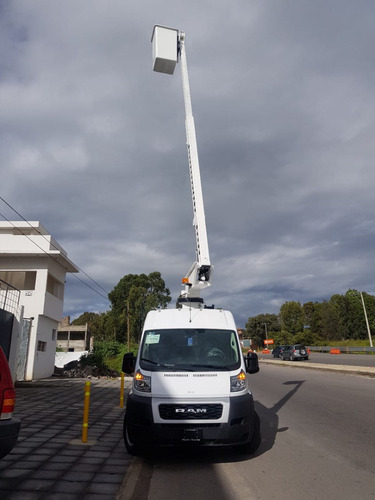 Grua Telescópica De Canastilla / Tipo Van