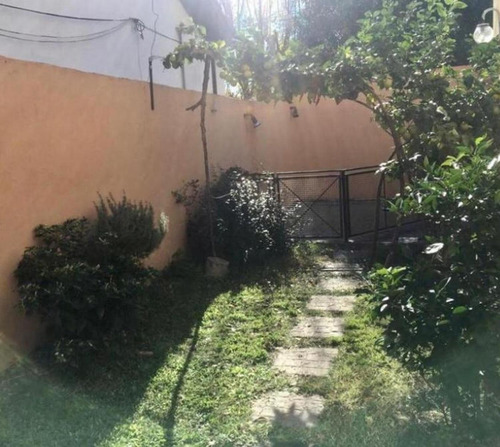 Casa En Venta - 3 Dormitorios 2 Baños - Cochera - 180mts2 - Hurlingham