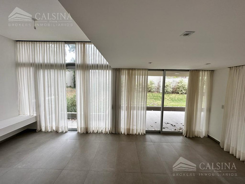 Casa En Venta En Housing Amalfi Barrio Golf De Villa Allende