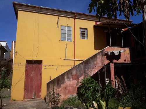 Casa Em Baependi Sul De Minas , Terra De Nhá Chica , Casa Com 03 Quartos , Porão , Galinheiro , Lavanderia. - 285