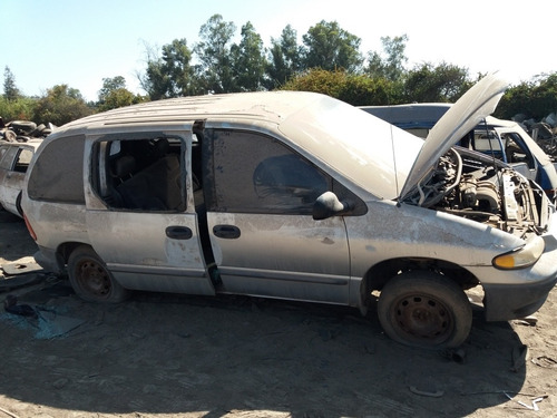 Dodge Caravan En Desarme