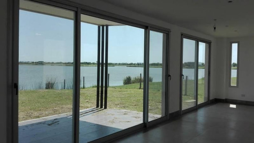 Casa Al Lago En Ventas En Puertos - Muelles