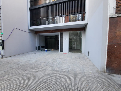 Imagen 4 de 8 de Venta Local A Estrenar Almgro 1/2 Cuadra Cordoba