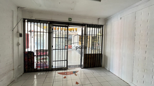 Local De 34 M² En Stripcenter Con Alto Flujo De Clientes