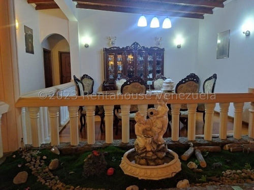 Gran Edificio En Venta En El Casco Central De Palo Negro Con Locales Comercial, Y Apartamentos Db 24-17347