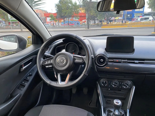 Mazda 2 Sedan 1.5 Touring Sedan