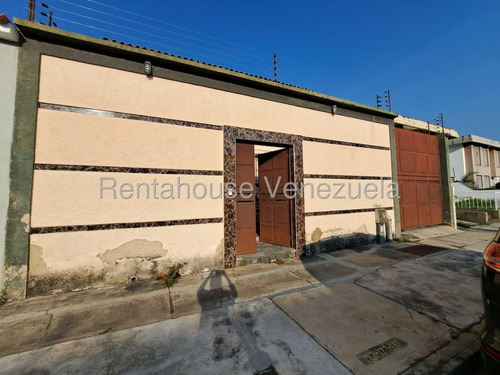 Luis Quiroz Vende Casa Con Amplio Metraje En El Trigal Norte Valencia, Ideal Para Ser Remodelada Lq 25-20597