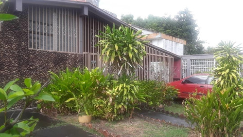 Imagen 3 de 12 de Casa Quinta En Venta En Acarigua, Portuguesa, Centro, Para Vivienda O Empresa, Piscina, Amplio Patio Y Estacionamiento, Inf. 0424-5337900, Cod. 22-5663, Nds 20