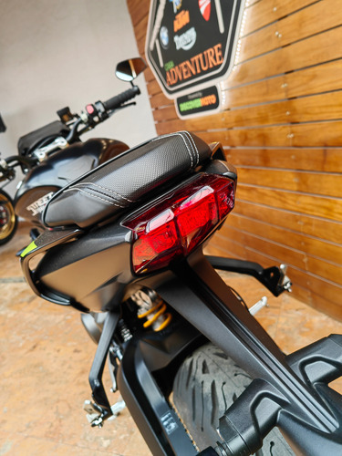 Triumph Street Triple Rs Equipada