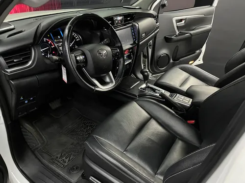 Toyota Fortuner 2.4 Srv