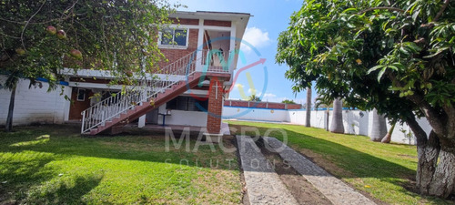 Casa En Renta En Fracc. Citlalin Con Amplio Jardín, Alberca Y Palapa