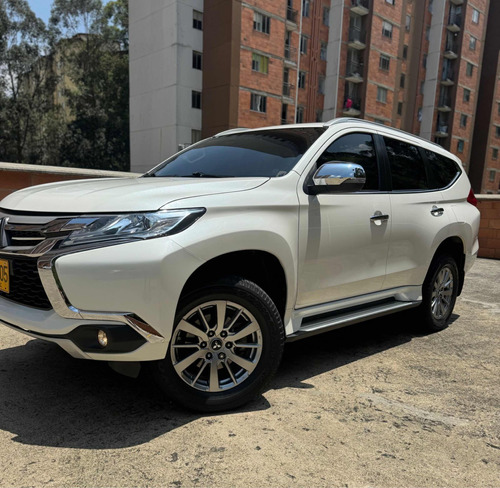 Mitsubishi Montero 3.0 215 hp