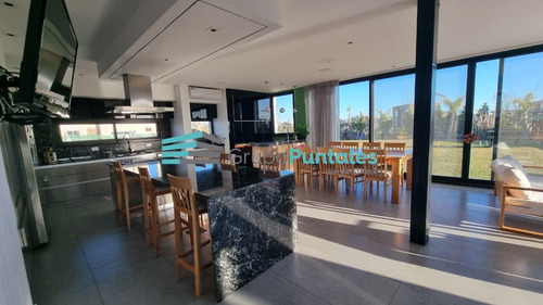 Casa En Lagos De Canning Con 4 Dormitorios Sobre Gran Lote De 940 M2