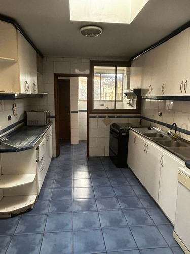 Vende Casa En Ñuñoa Sector Eliecer Parada/ El Bosque