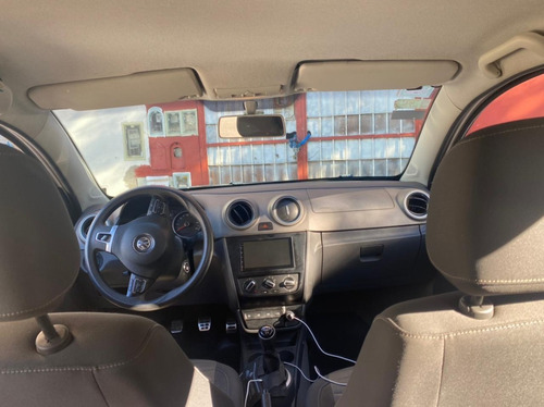 Volkwagen Voyage 1.6 16v Highline Full Con Pantalla Nafta